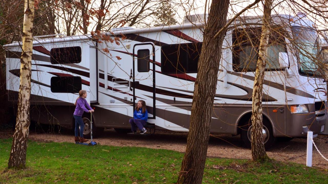 Luxury American Rv With Hot Tub West Chiltington Esterno foto
