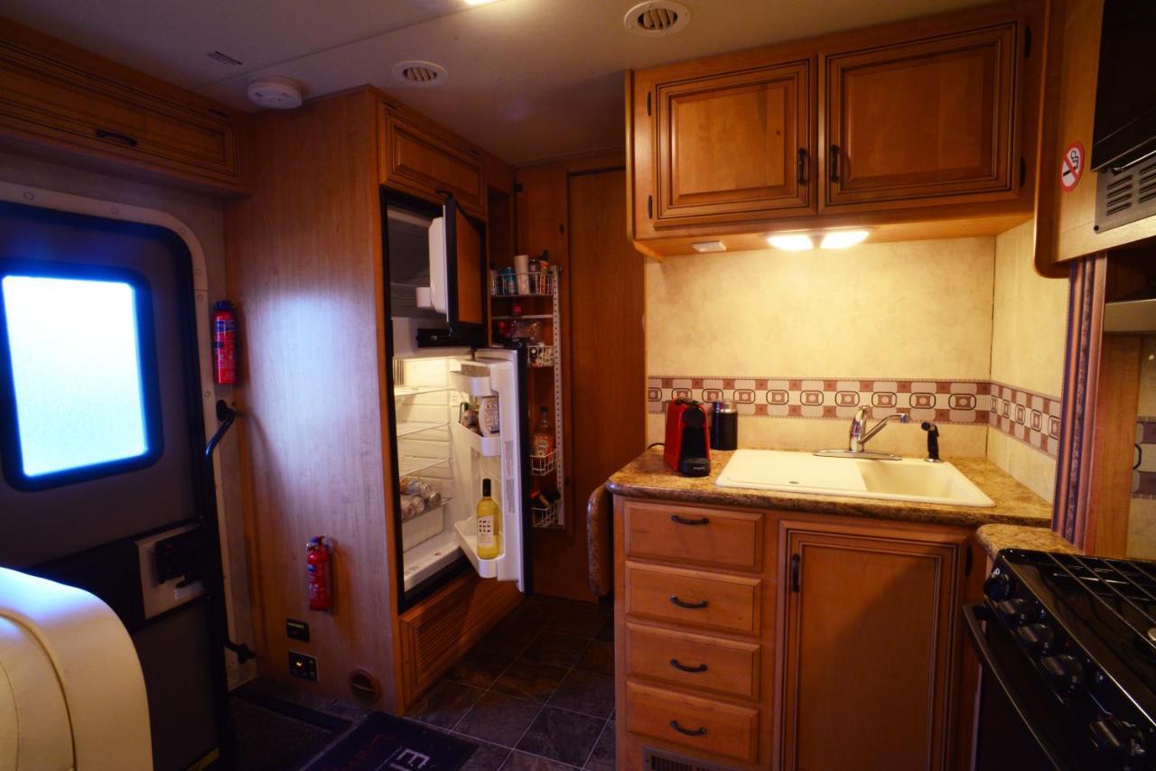 Luxury American Rv With Hot Tub West Chiltington Esterno foto