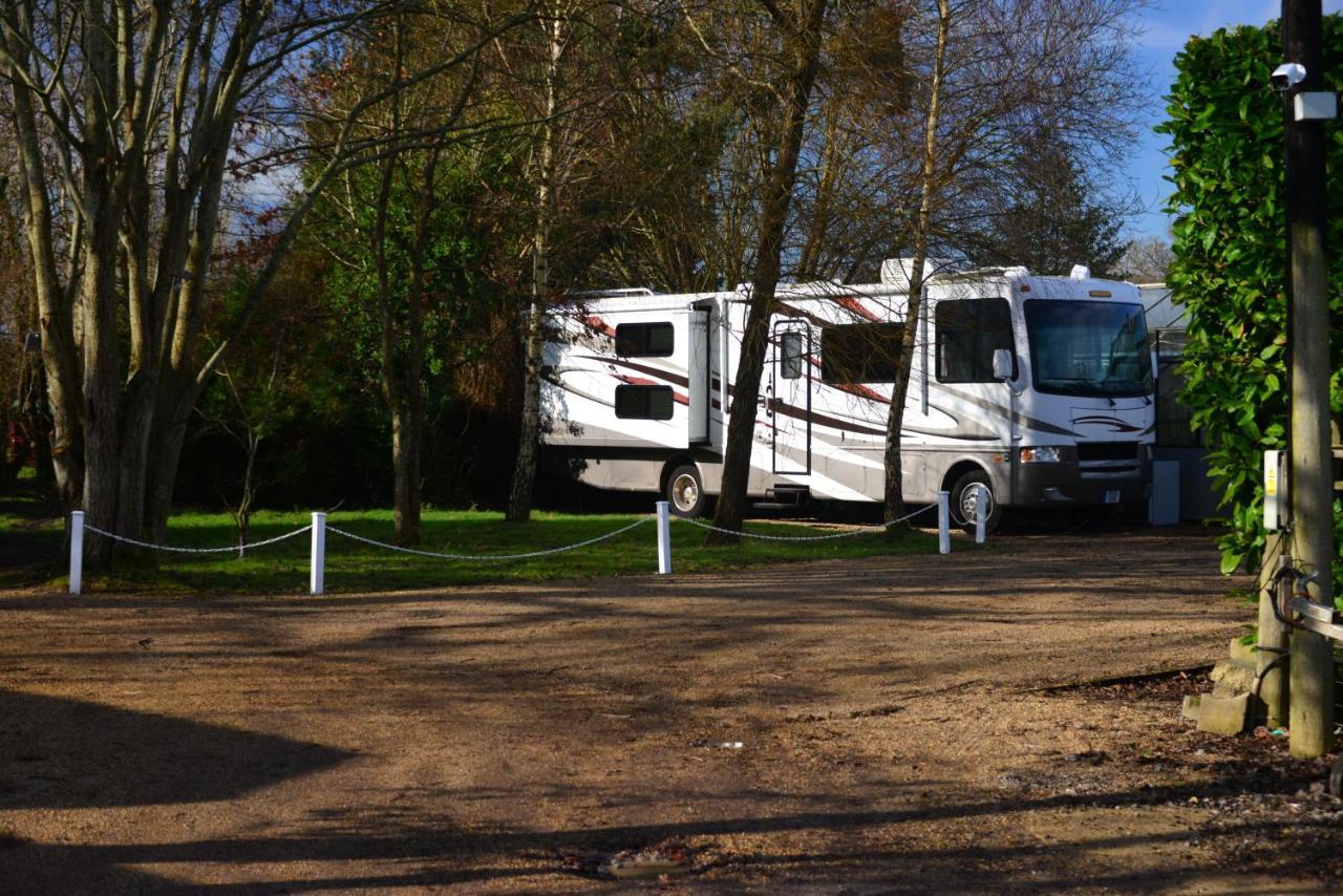 Luxury American Rv With Hot Tub West Chiltington Esterno foto