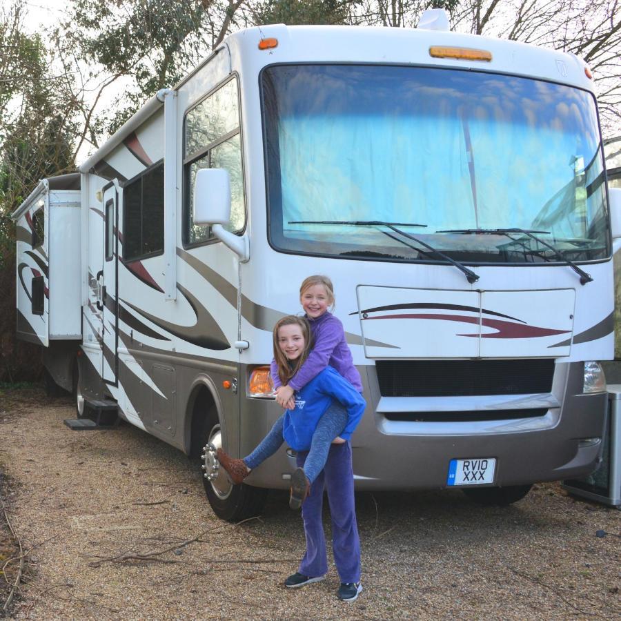 Luxury American Rv With Hot Tub West Chiltington Esterno foto